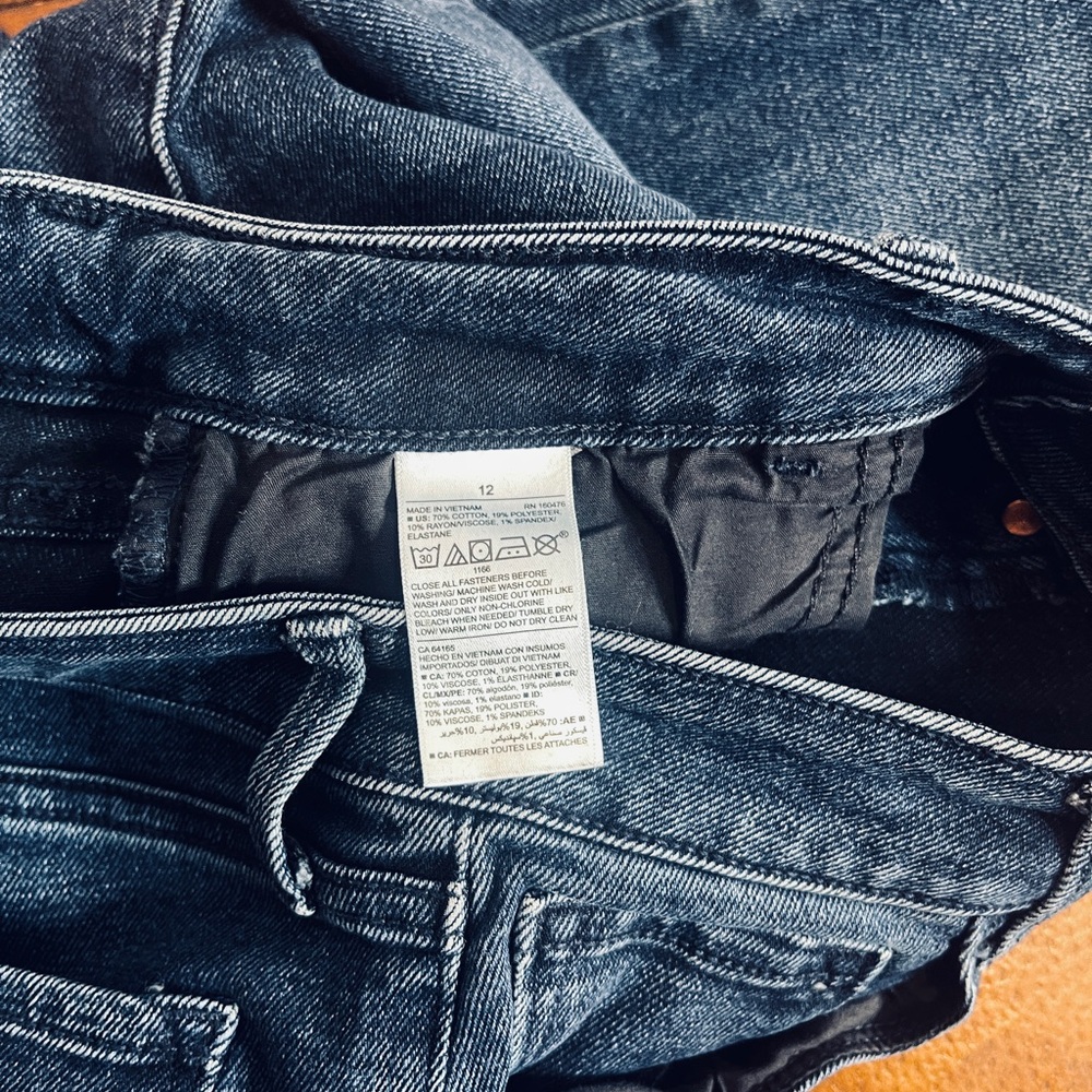 Old Navy Blue Mid-Rise Button-Fly Rockstar Super Skinny Cut-Off Ankle Jeans - Picture 5 of 6